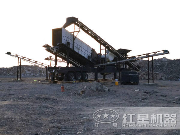 新型建筑移動(dòng)破碎機現場(chǎng)