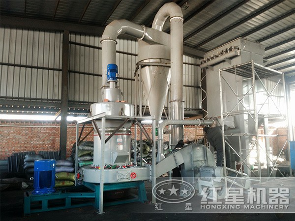 粉煤灰雷蒙磨粉機工作現場(chǎng)
