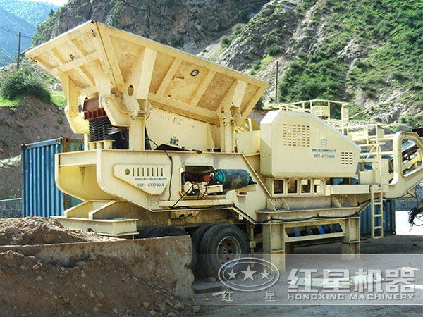車(chē)載碎石機工作現場(chǎng)