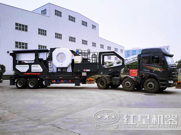 車(chē)頭拉著(zhù)走的車(chē)載顎式磨石頭機