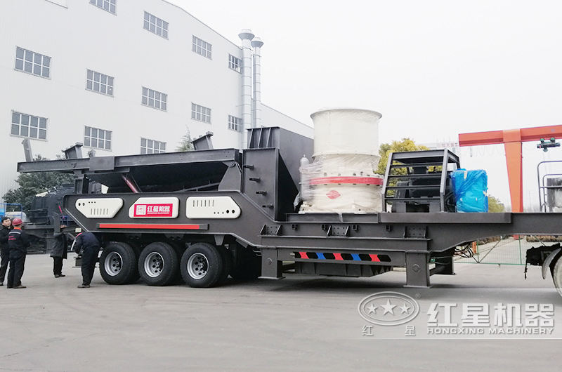 時(shí)產(chǎn)30-300噸流動(dòng)式磕石子機：圓錐破碎機