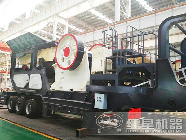 輪胎式移動(dòng)破碎車(chē)：配鄂破機
