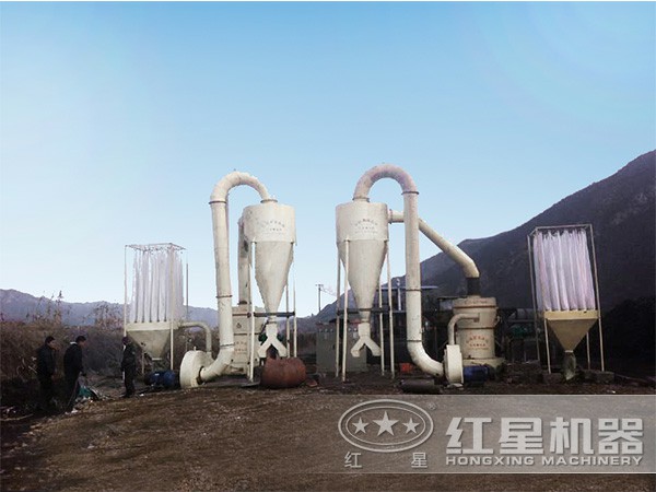 鋯石磨粉機工作現場(chǎng)