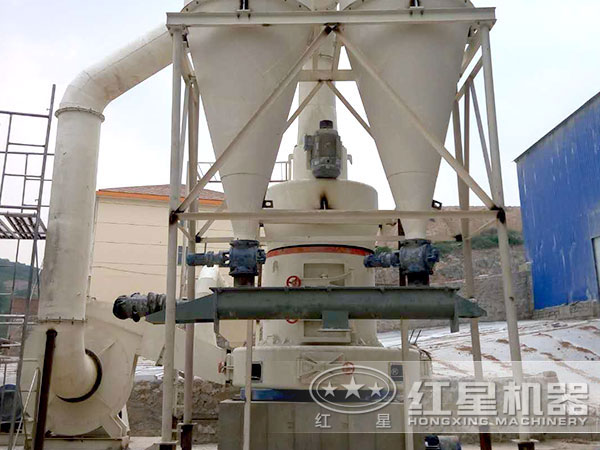 湖南鋯英石雷蒙磨粉機工作現場(chǎng)