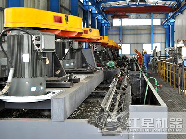 福建鉬礦浮選工作現場(chǎng)