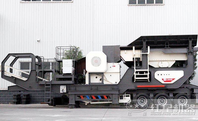 PE顎破機搭載到移動(dòng)破碎站上