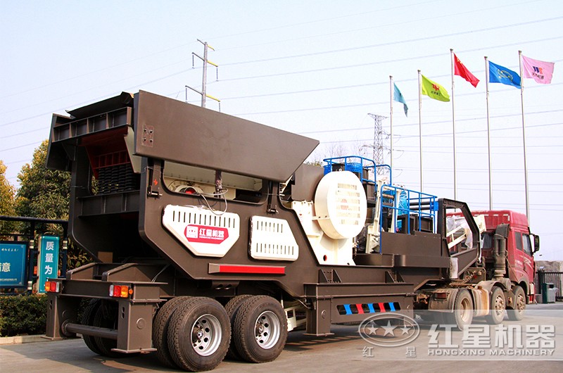 時(shí)產(chǎn)200噸小型移動(dòng)破碎車(chē)，配顎破機，發(fā)往湖北市場(chǎng)