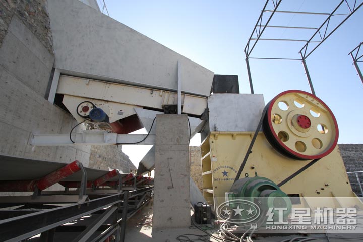 75粗顎破機在工作現場(chǎng)