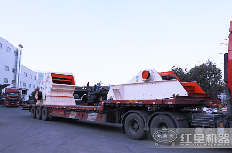 一套日產(chǎn)2000噸小型碎石機發(fā)貨：反擊破+振動(dòng)給料機