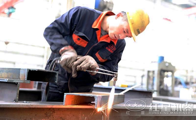 匠心做工，每一道石子移動(dòng)破碎生產(chǎn)線(xiàn)都嚴謹以待