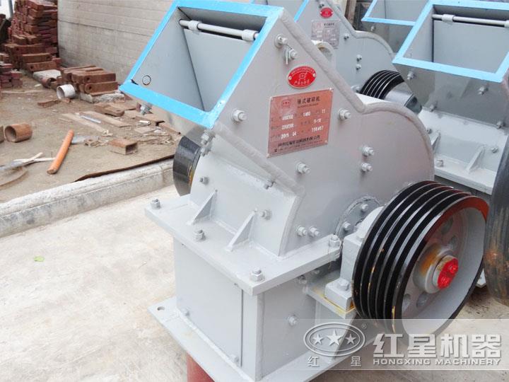 錘式破碎機，電機功率6P 55KW，時(shí)產(chǎn)18-40噸