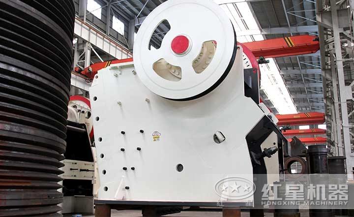 PE顎式破碎機產(chǎn)量1-2200t/h，排料口10-350mm