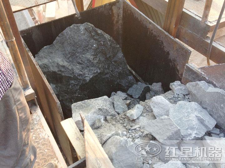 印尼尾礦加工現場(chǎng)，進(jìn)料粒度大，出料5-10mm