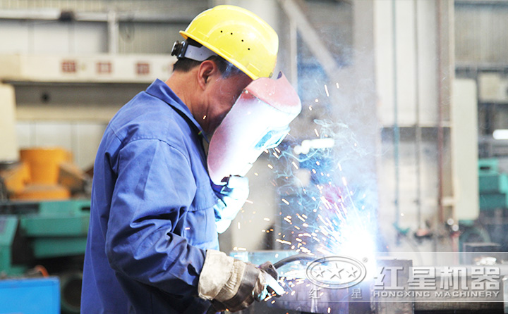 時(shí)產(chǎn)量150噸車(chē)載破碎制砂一體機生產(chǎn)車(chē)間 