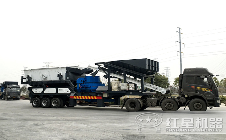 車(chē)載時(shí)產(chǎn)300噸鵝卵石移動(dòng)制沙機上路了，移動(dòng)自由更靈活 