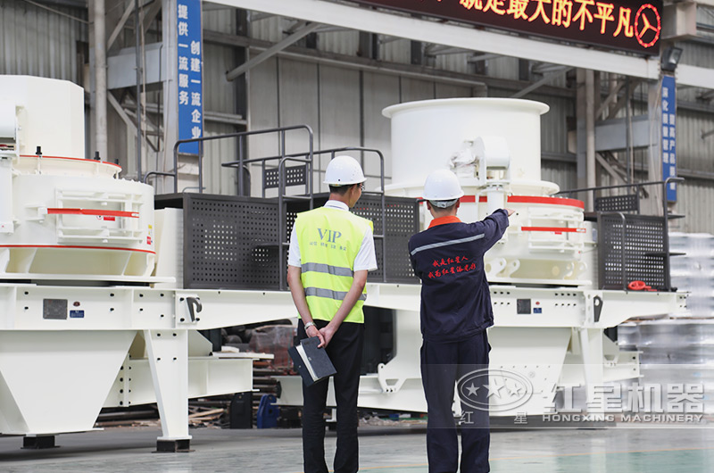 立軸沖擊式制砂機生產(chǎn)車(chē)間