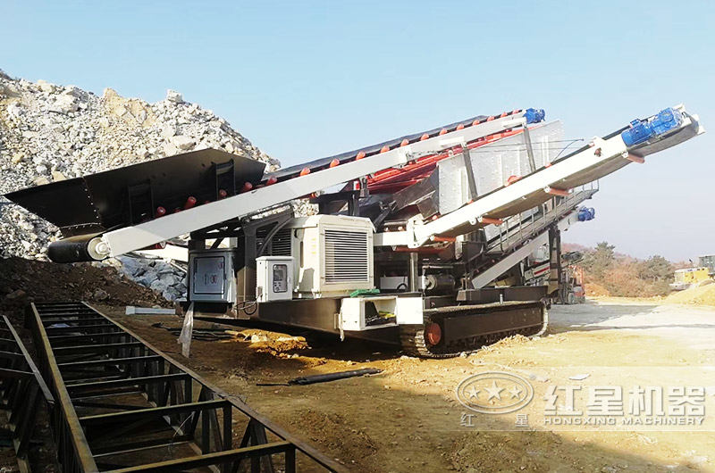 振動(dòng)篩履帶移動(dòng)式破碎機：篩分激振力強