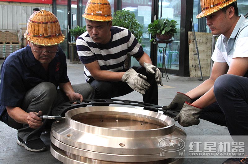 紅星圓錐破碎機有嚴格的技術(shù)、質(zhì)量控制