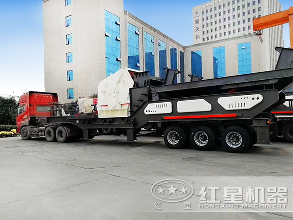 半掛車(chē)流動(dòng)磕石機直接開(kāi)往客戶(hù)現場(chǎng)