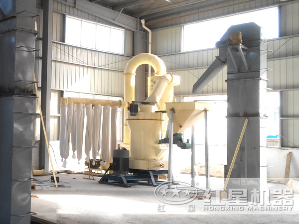 重晶石磨粉機工作現場(chǎng)圖