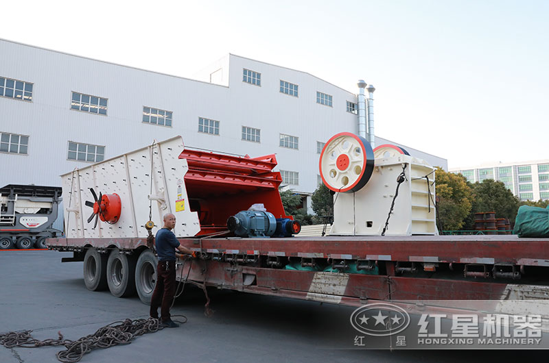750破碎機設備裝車(chē)、發(fā)貨