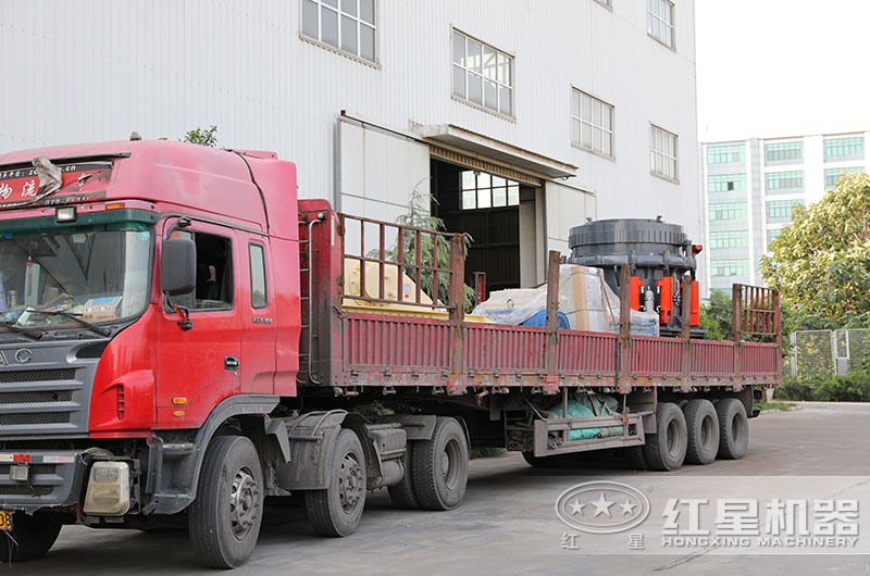 圓錐破碎機發(fā)貨現場(chǎng)，廠(chǎng)家直銷(xiāo)
