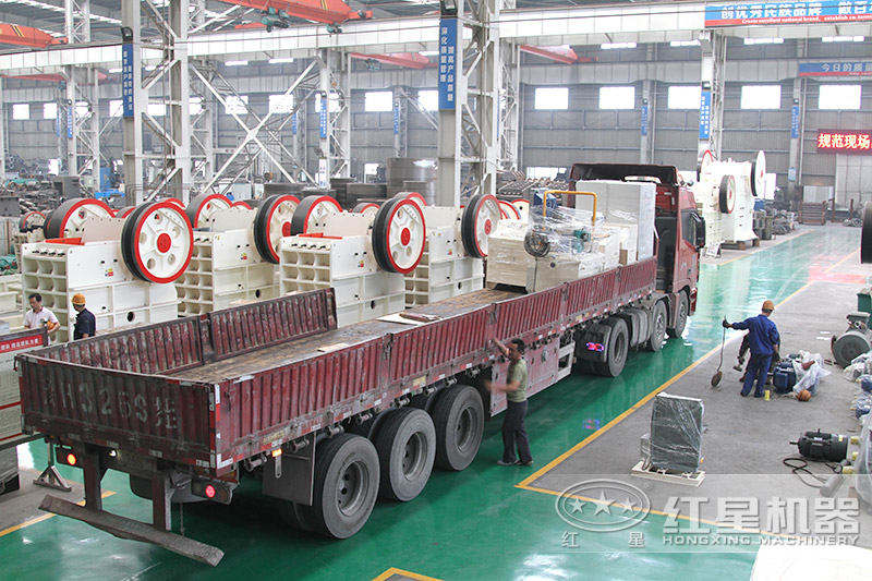 小型石頭破碎機車(chē)間裝車(chē)發(fā)貨