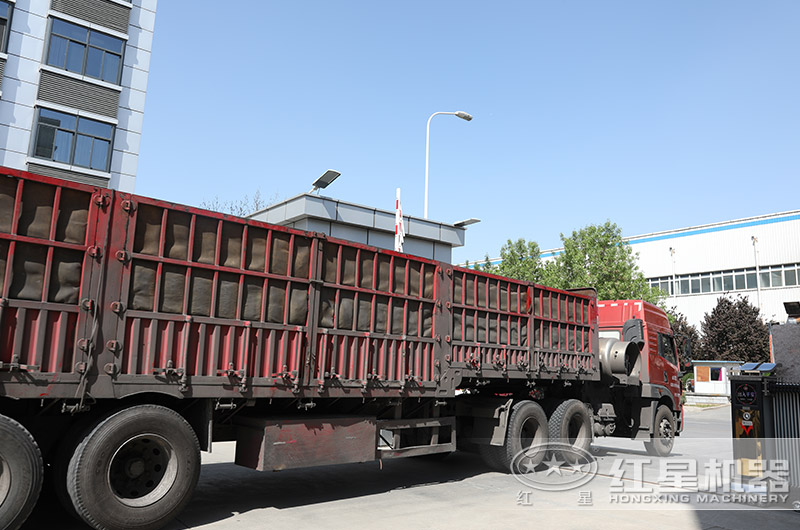 蝸牛石子破碎機設備裝車(chē)發(fā)貨