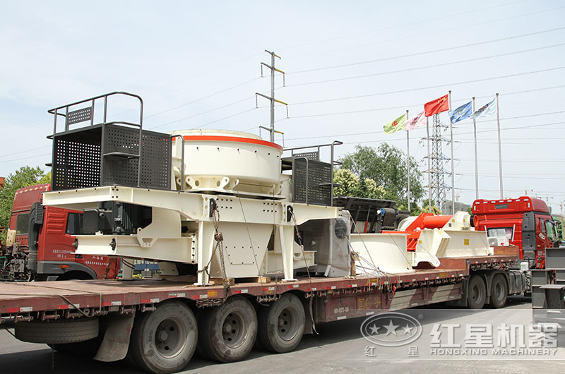 沖擊式破碎機設備裝車(chē)發(fā)貨