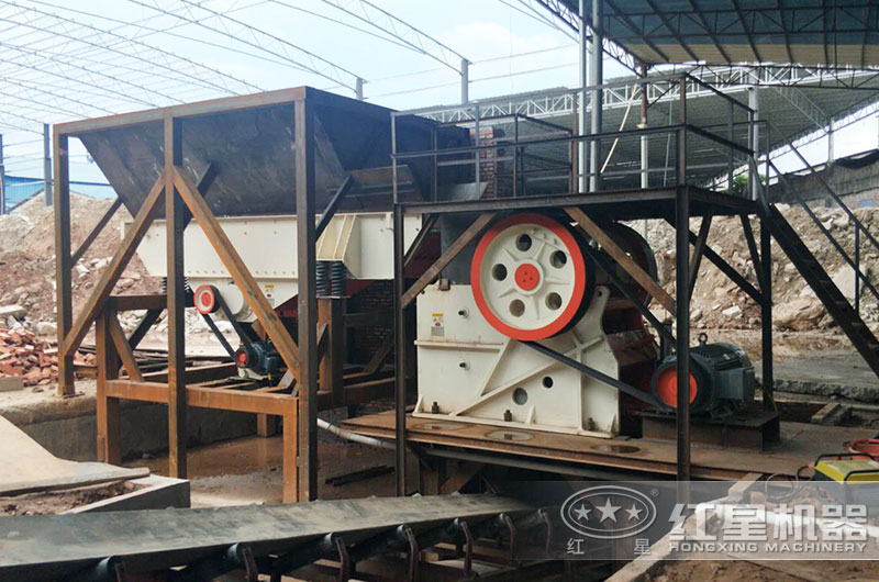 9012碎石機工作現場(chǎng)圖片