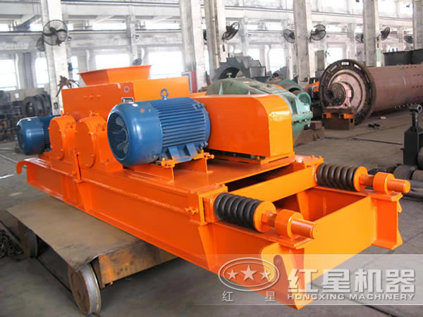 齒輥破碎機生產(chǎn)車(chē)間