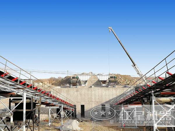 四川成都100噸機制砂石料生產(chǎn)線(xiàn)現場(chǎng)
