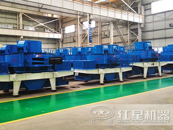 小型石頭制砂機生產(chǎn)車(chē)間