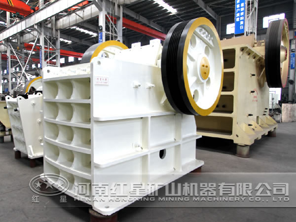 鉀長(cháng)石顎式破碎機工作原理