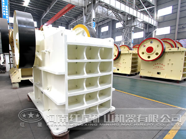 使用壽命長(cháng)的顎式破碎機