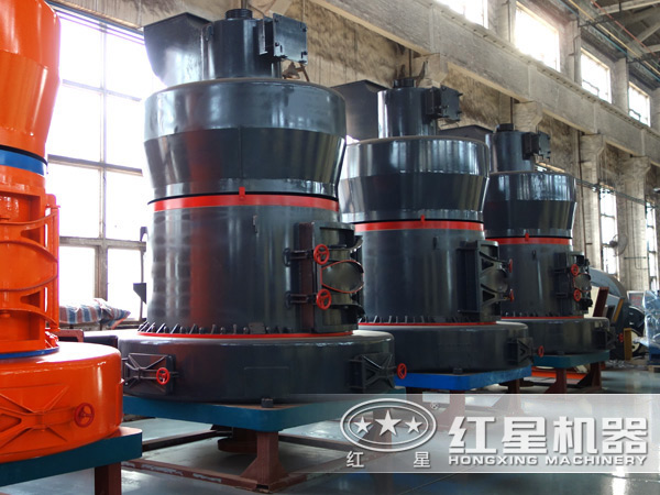 石膏雷蒙磨粉機生產(chǎn)車(chē)間