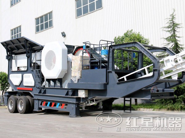 車(chē)頭牽著(zhù)就跑的輪胎鄂破流動(dòng)石子機