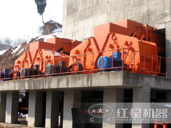 1010錘式破碎機工作現場(chǎng)