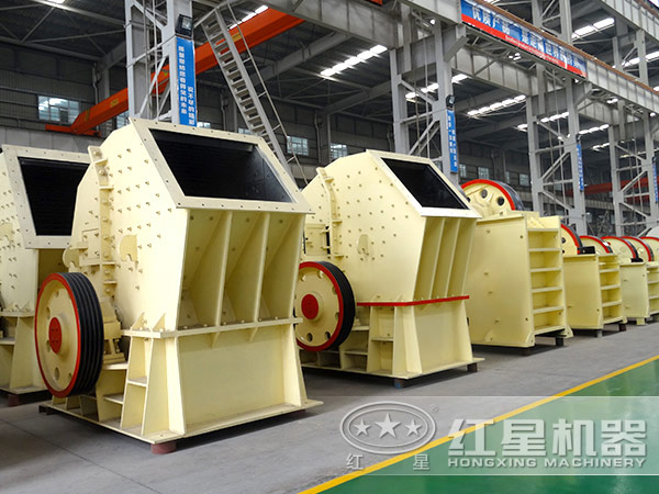 石英砂錘式破碎機生產(chǎn)車(chē)間