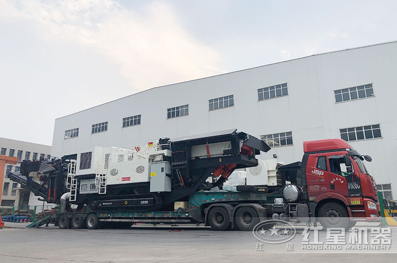 移動(dòng)尾礦制砂設備裝車(chē)發(fā)貨中