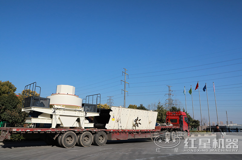 成套石子生產(chǎn)設備裝車(chē)發(fā)貨中