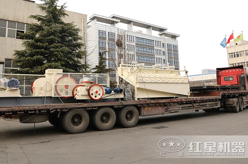 對輥制砂機裝車(chē)發(fā)貨中